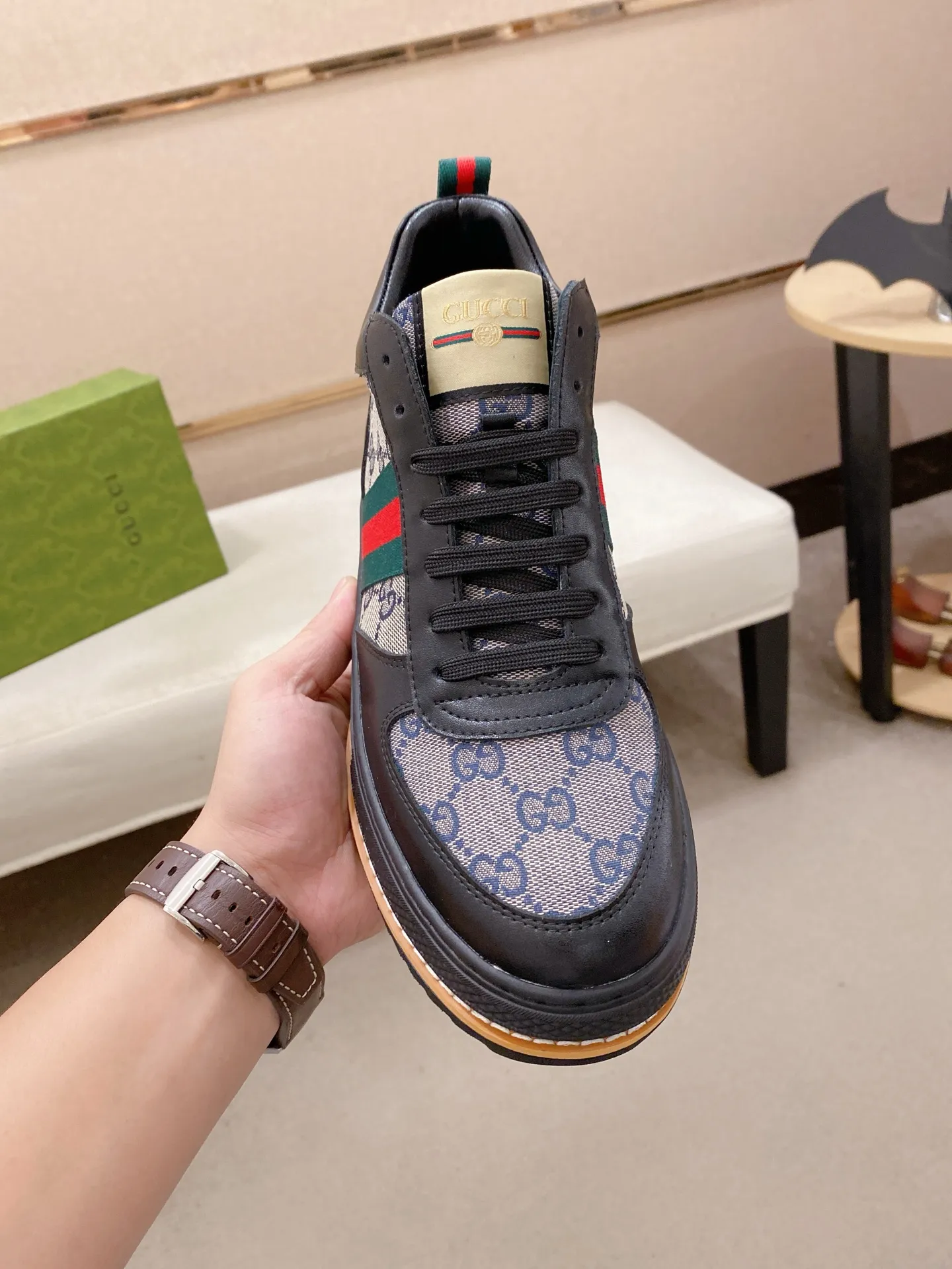 Men's shoes 💰 440 💰 High-quality new high-top GUCCI counters are on the market at the same time. The new men's shoes, 😘fabrics are selected imported cowhide, lining: sheepskin lining. 👍🏿 High-end ☄️ air-cushion molded anti-slip rubber outsole, exquisite lines, simple and elegant, comfortable and high-end for leisure travel. Code number: 38 to 44 (45 can be customized and cannot be returned or exchanged)